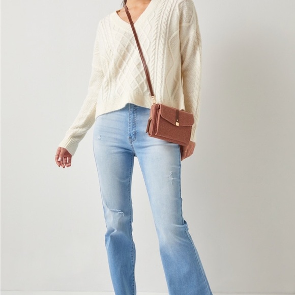 FRANCESCA’S Amilah Fuzzy Cable Knit Pullover
Sweater White XS - Picture 1 of 10